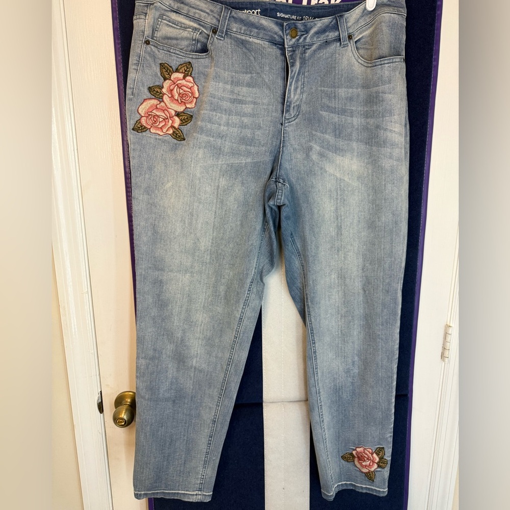 Dress Barn
Denim Embroidered Jeans
Size 18W